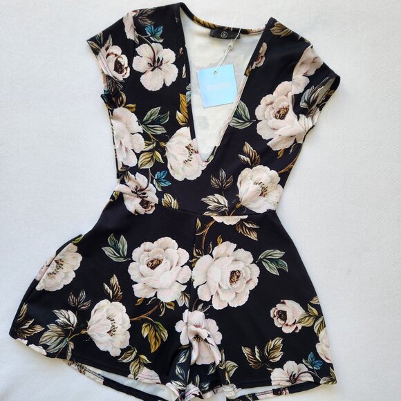 Missguided Cap Sleeve Dark Floral Playsuit Black Summer Romantic Feminine Cute - Picture 1 of 13